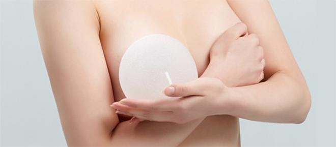 Nâng ngực nội soi có an toàn không